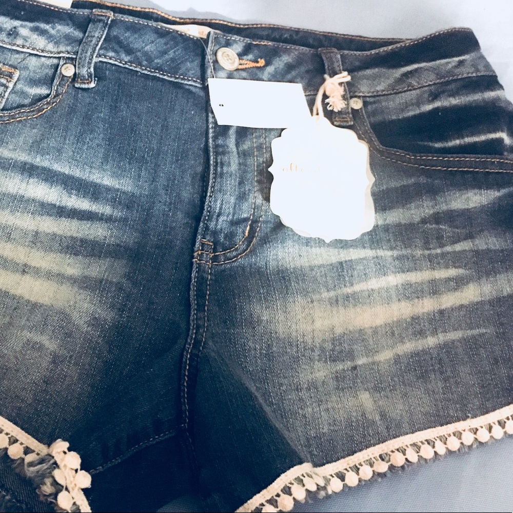 🛳🔥SZ 26🔥 NWT Altar’d State Denim Lacy Short NWT